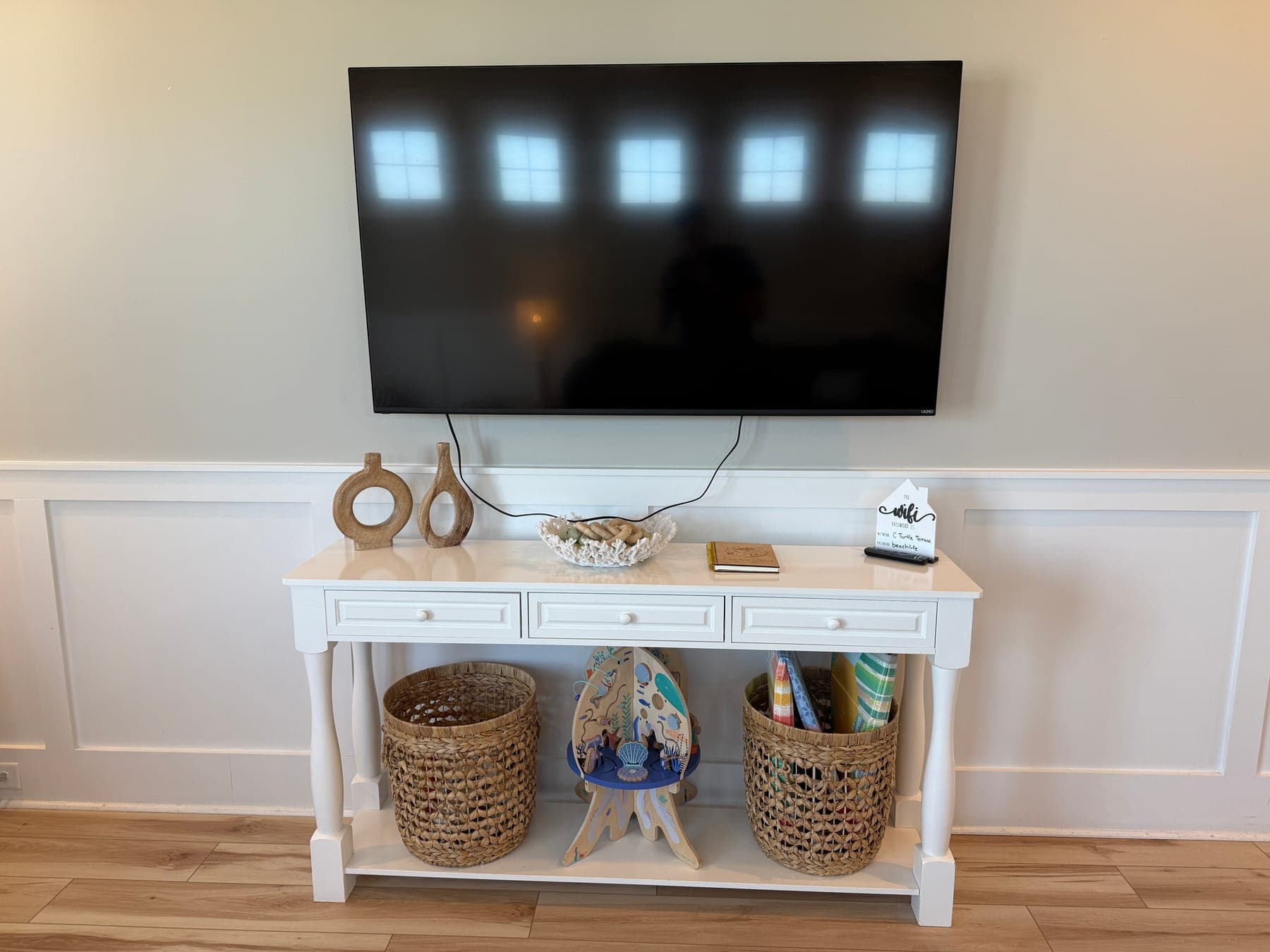 Original real estate photo with a blank TV screen